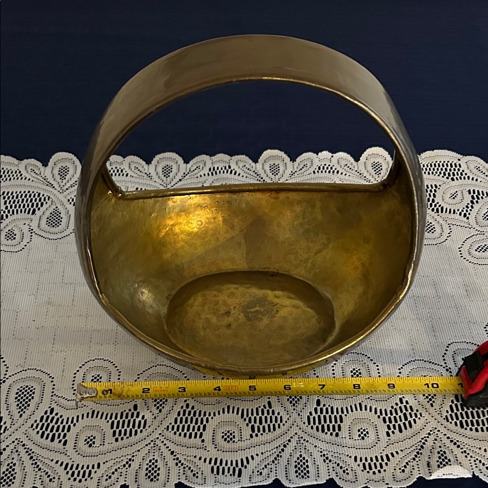Vintage MCM Brutalist Hammered Brass Basket rare find! - Picture 8 of 8